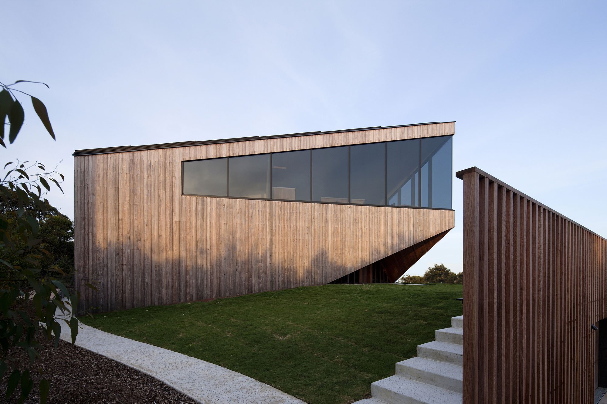 No Front or Back of Aireys House by Byrne Architects-02
