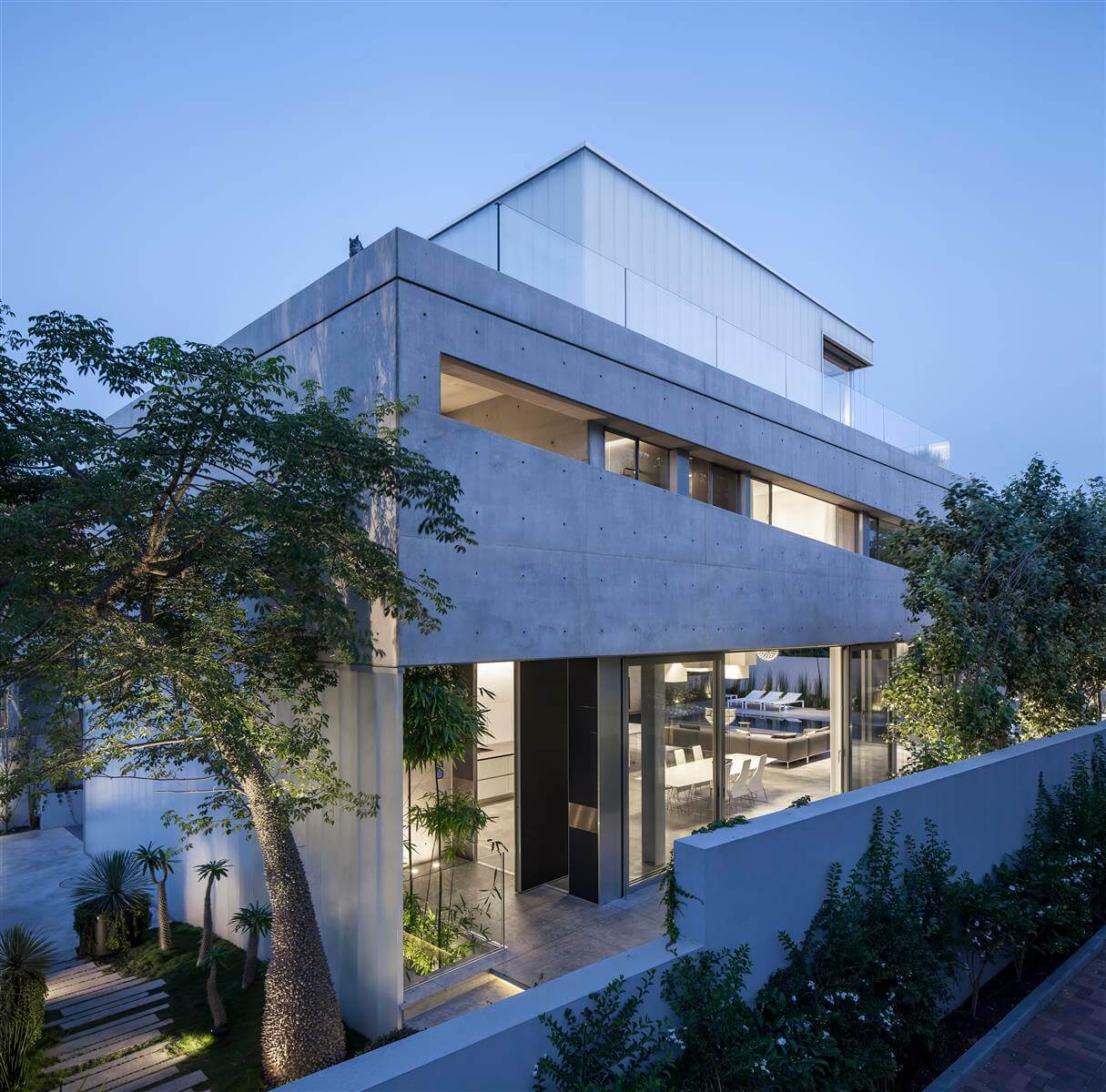 The Concrete Cut House in Ramat Gan by Pitsou Kedem Architects-10