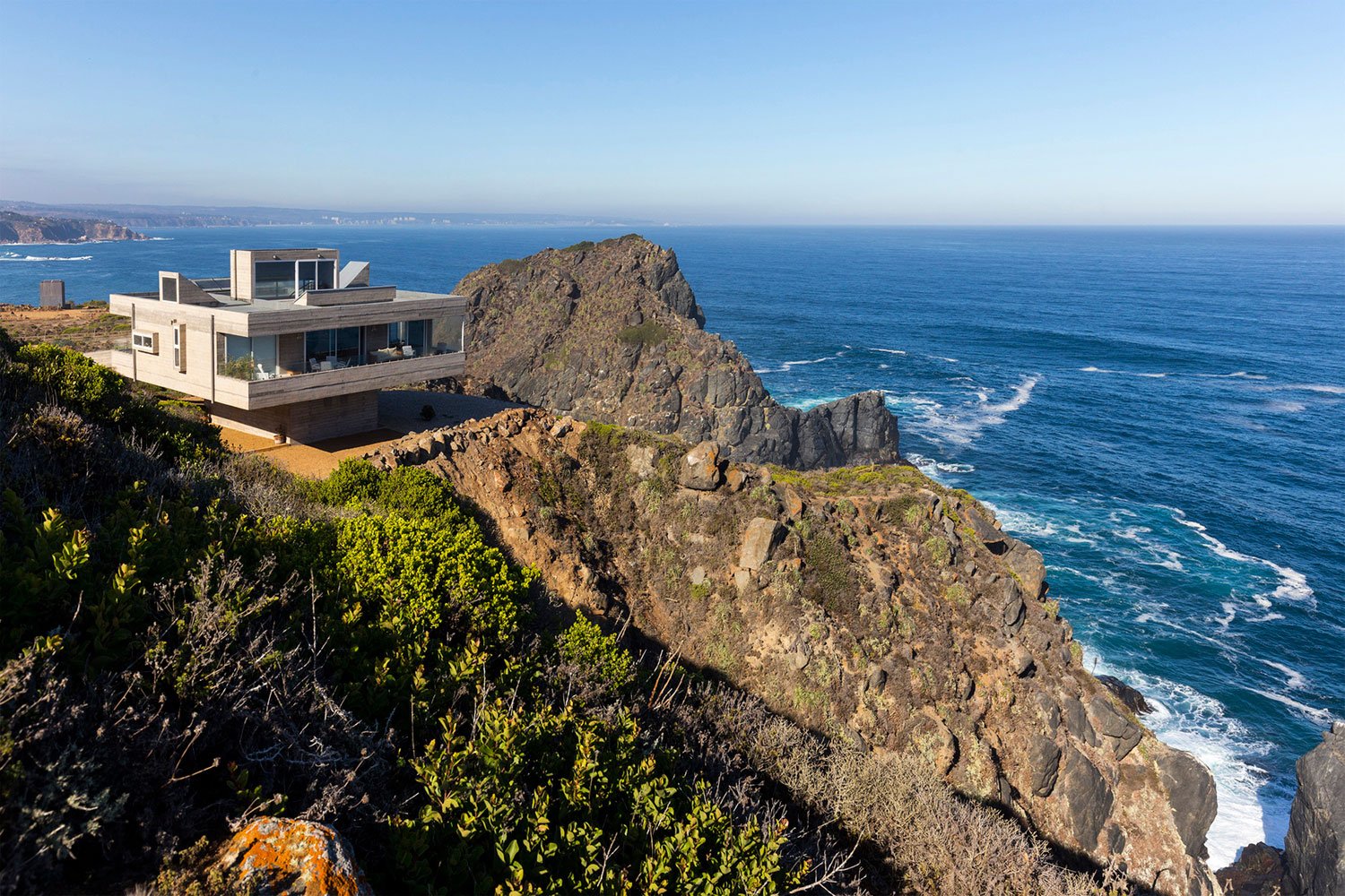 The Mirador House located on a cliff enjoying awesome sea views by Gubbins Arquitectos-01