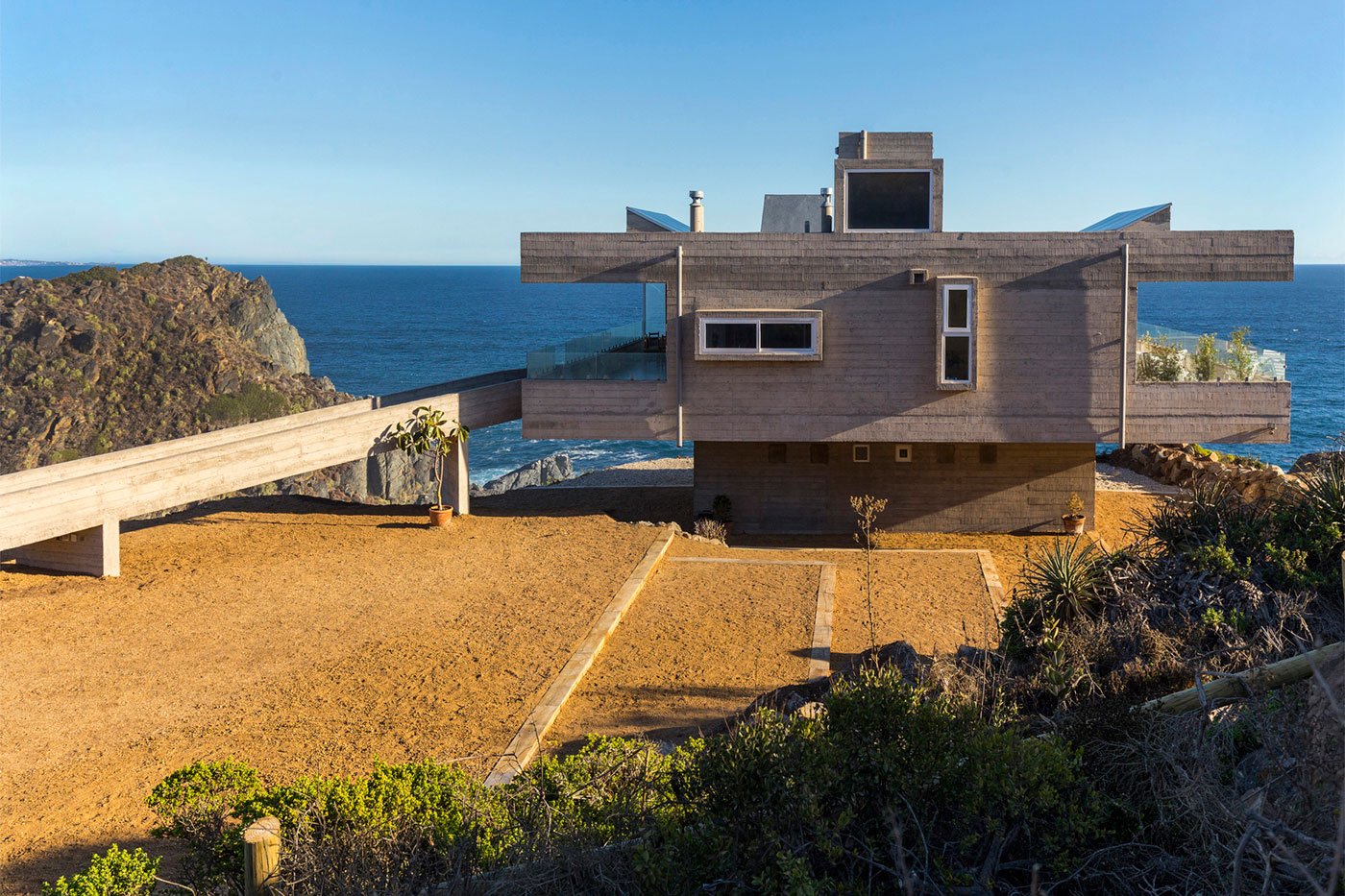 The Mirador House located on a cliff enjoying awesome sea views by Gubbins Arquitectos-02