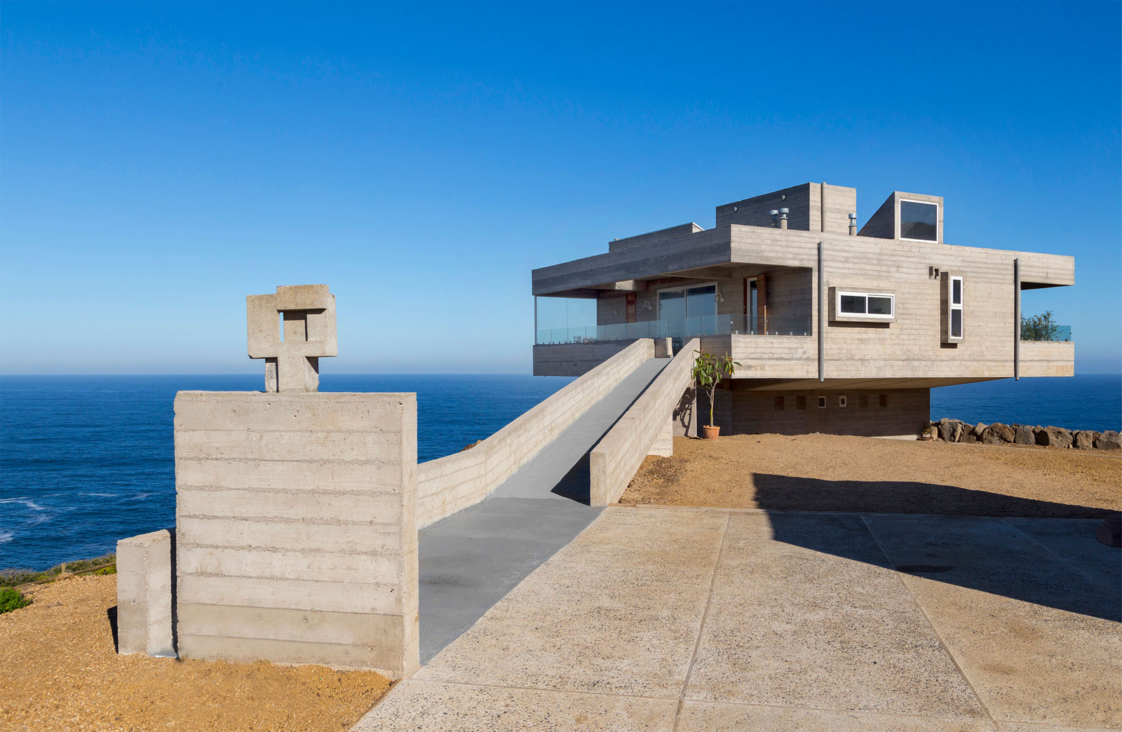 The Mirador House located on a cliff enjoying awesome sea views by Gubbins Arquitectos-03