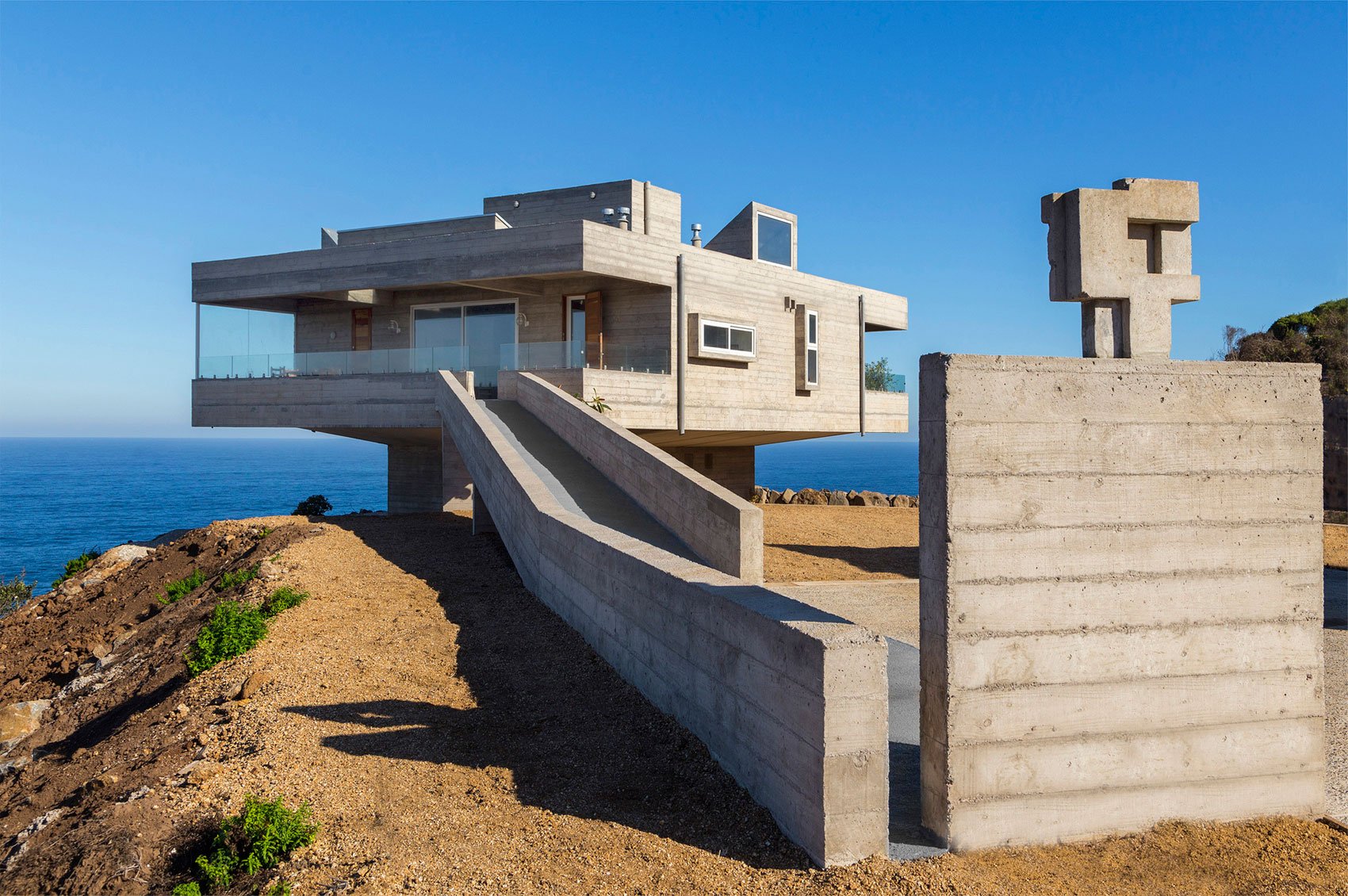 The Mirador House located on a cliff enjoying awesome sea views by Gubbins Arquitectos-04