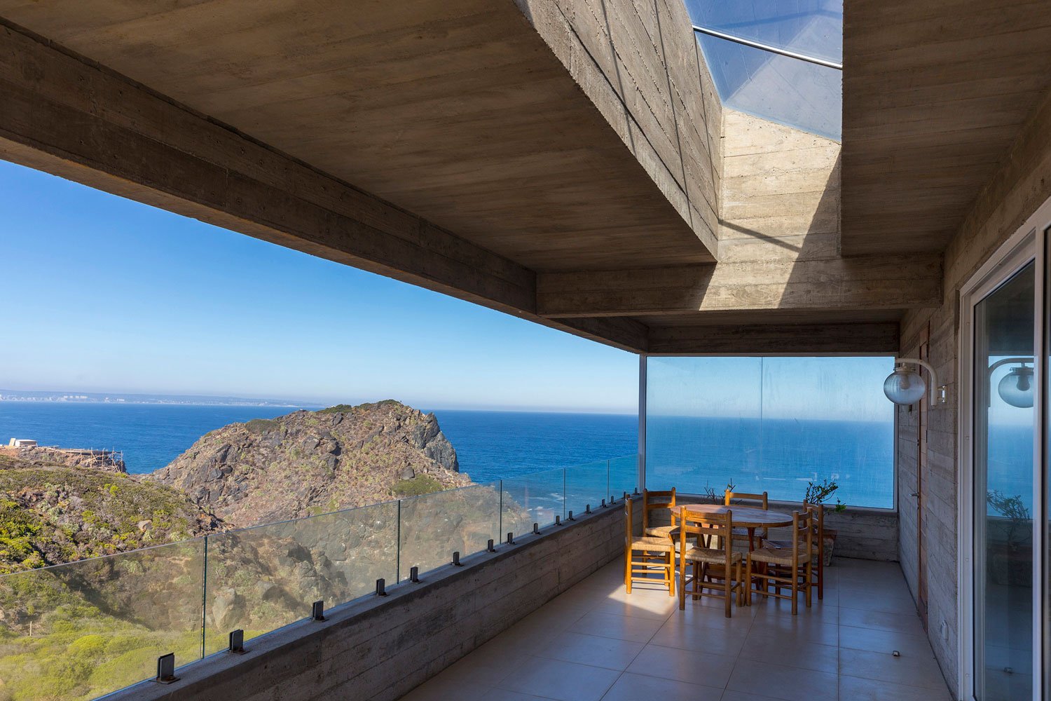 The Mirador House located on a cliff enjoying awesome sea views by Gubbins Arquitectos-08