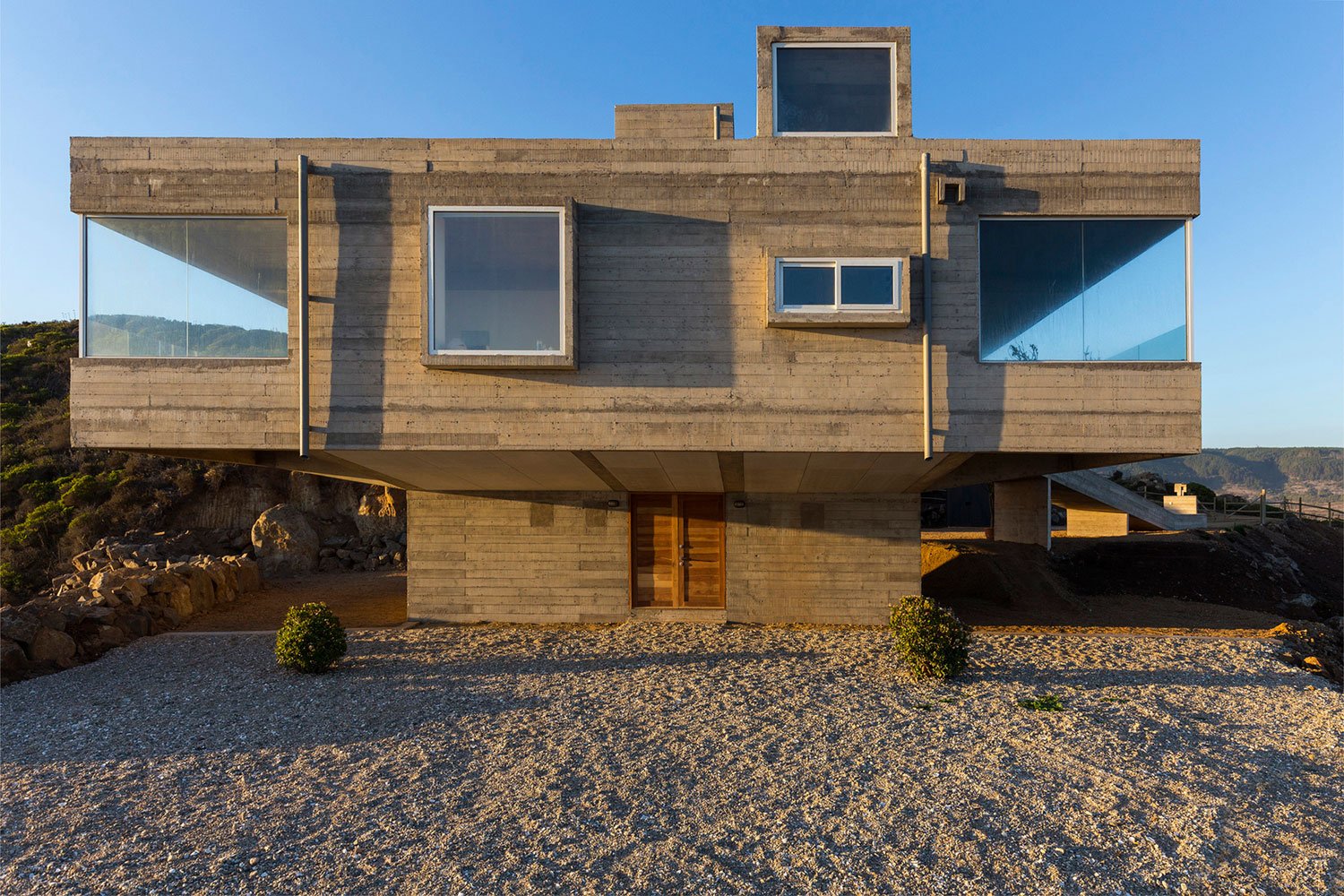 The Mirador House located on a cliff enjoying awesome sea views by Gubbins Arquitectos-09