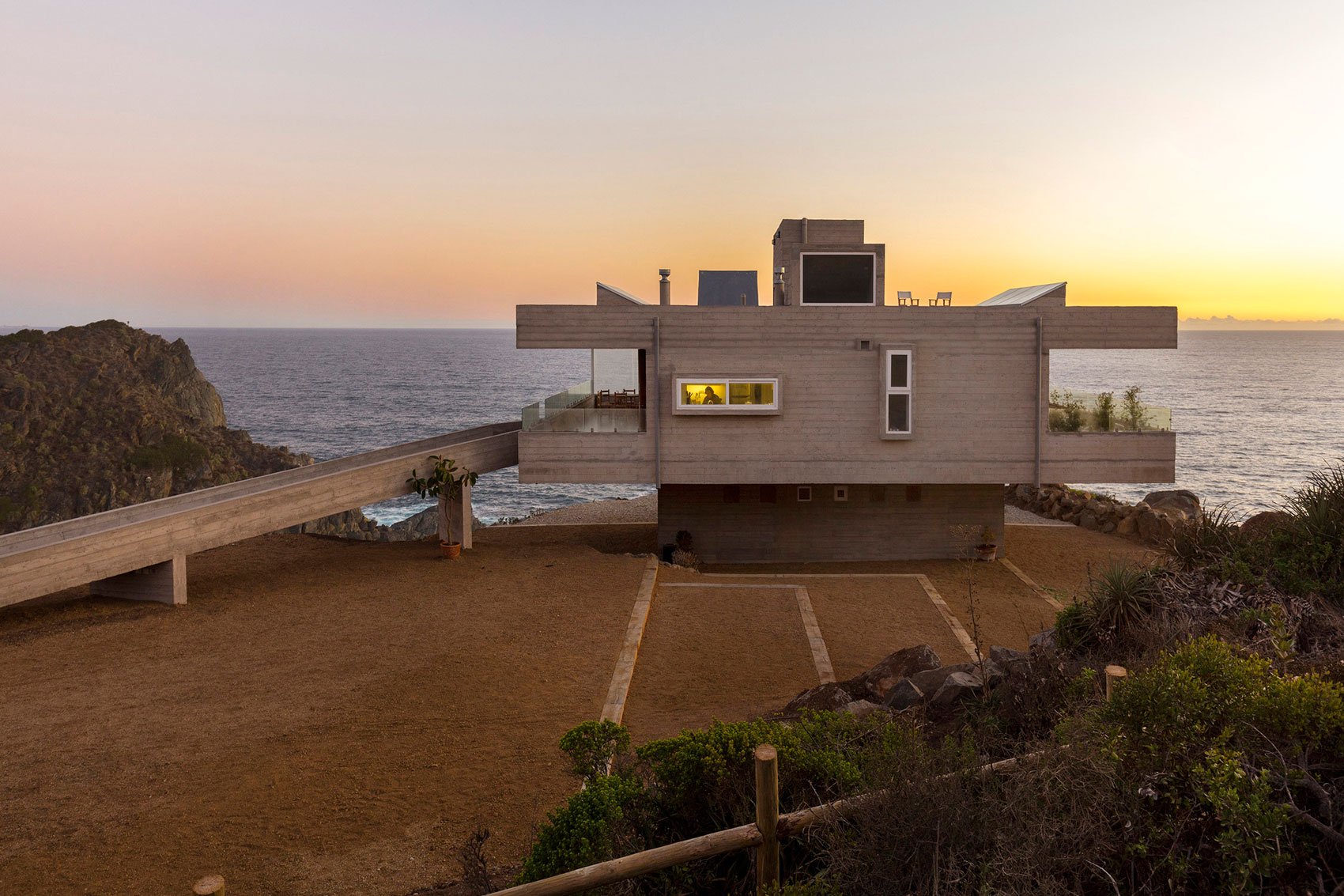 The Mirador House located on a cliff enjoying awesome sea views by Gubbins Arquitectos-10