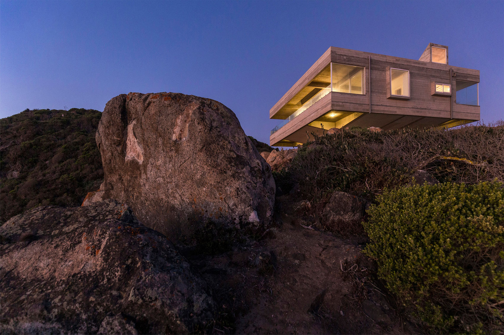 The Mirador House located on a cliff enjoying awesome sea views by Gubbins Arquitectos-11
