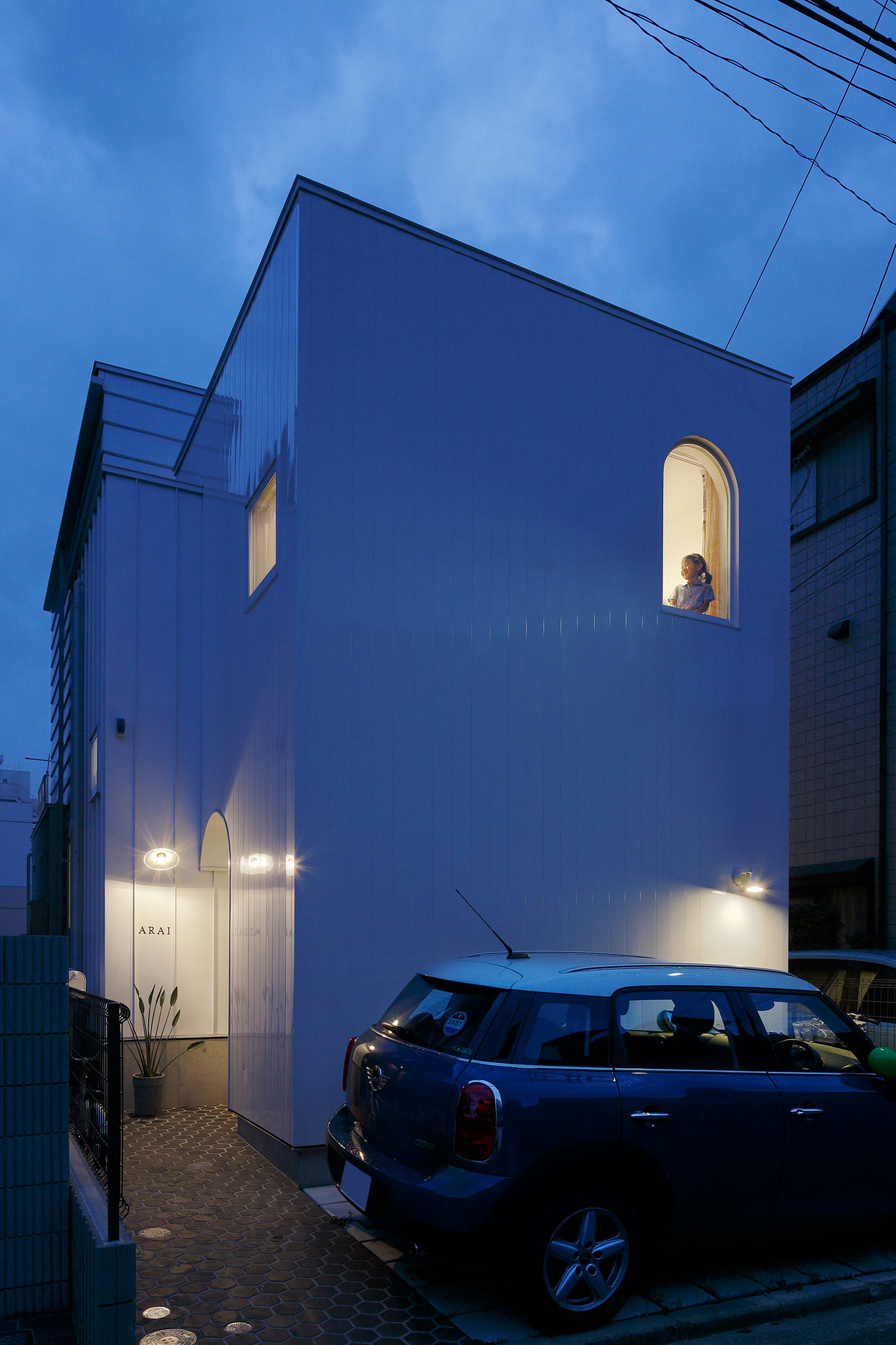 White theme house in Tama-Plaza, Yokohama by Takushu ARAI Architects-13