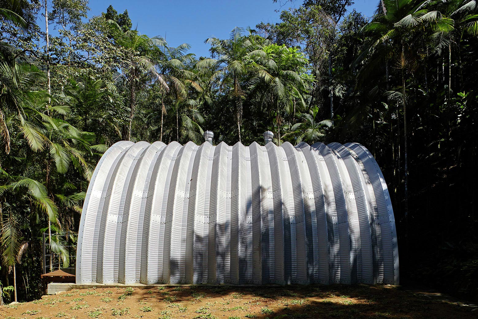 ARCA-home-in-the-middle-of-the-Brazilian-Atlantic-Forest-by-Atelier-Marko-Brajovic-03