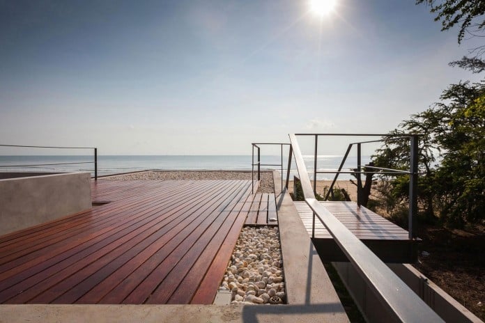 Beachfront-residence-for-an-interethnic-family-of-four-by-Beautbureau-07
