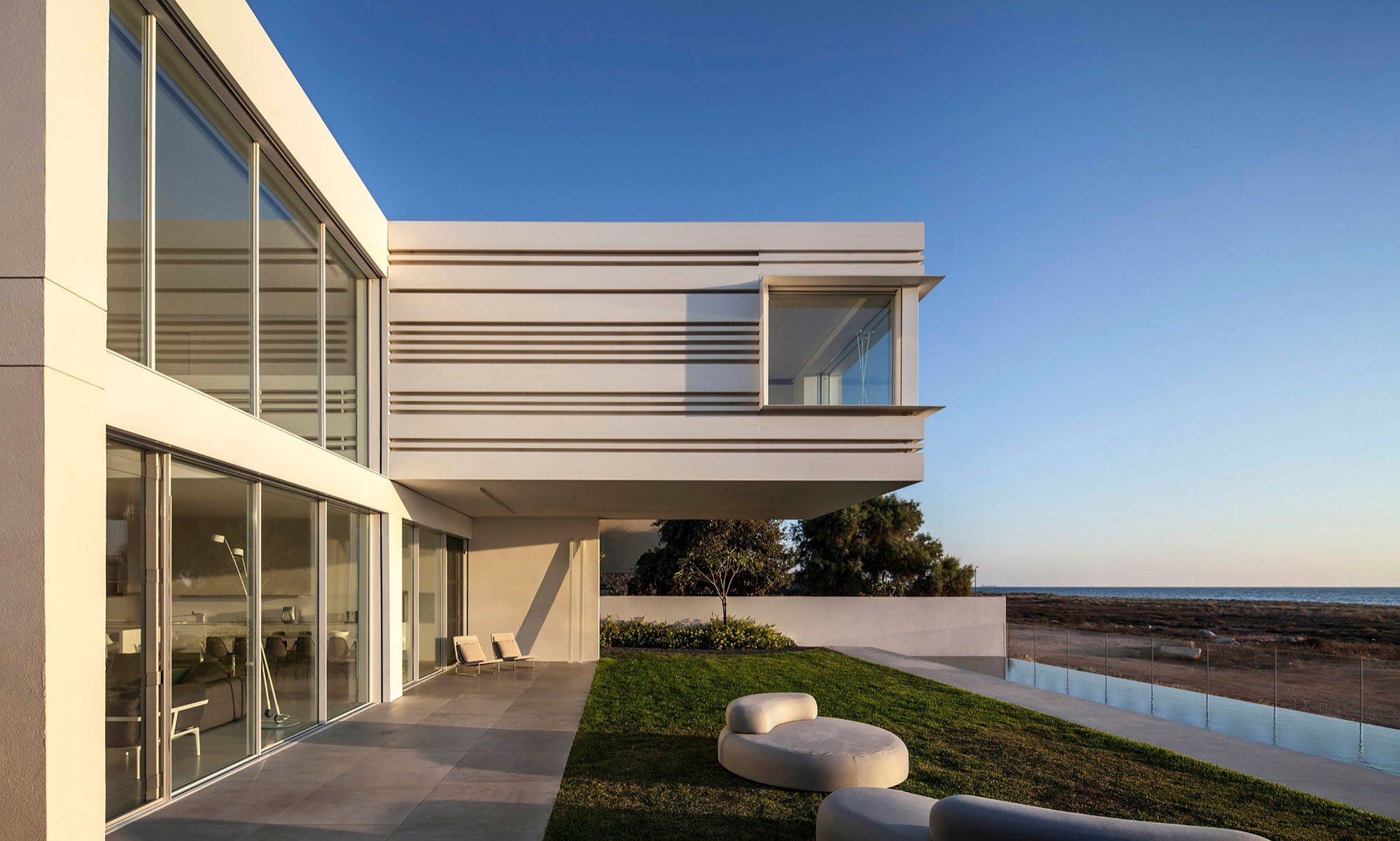 Luminous A House by the Sea home with Mediterranean Sea views by Pitsou Kedem Architects-21