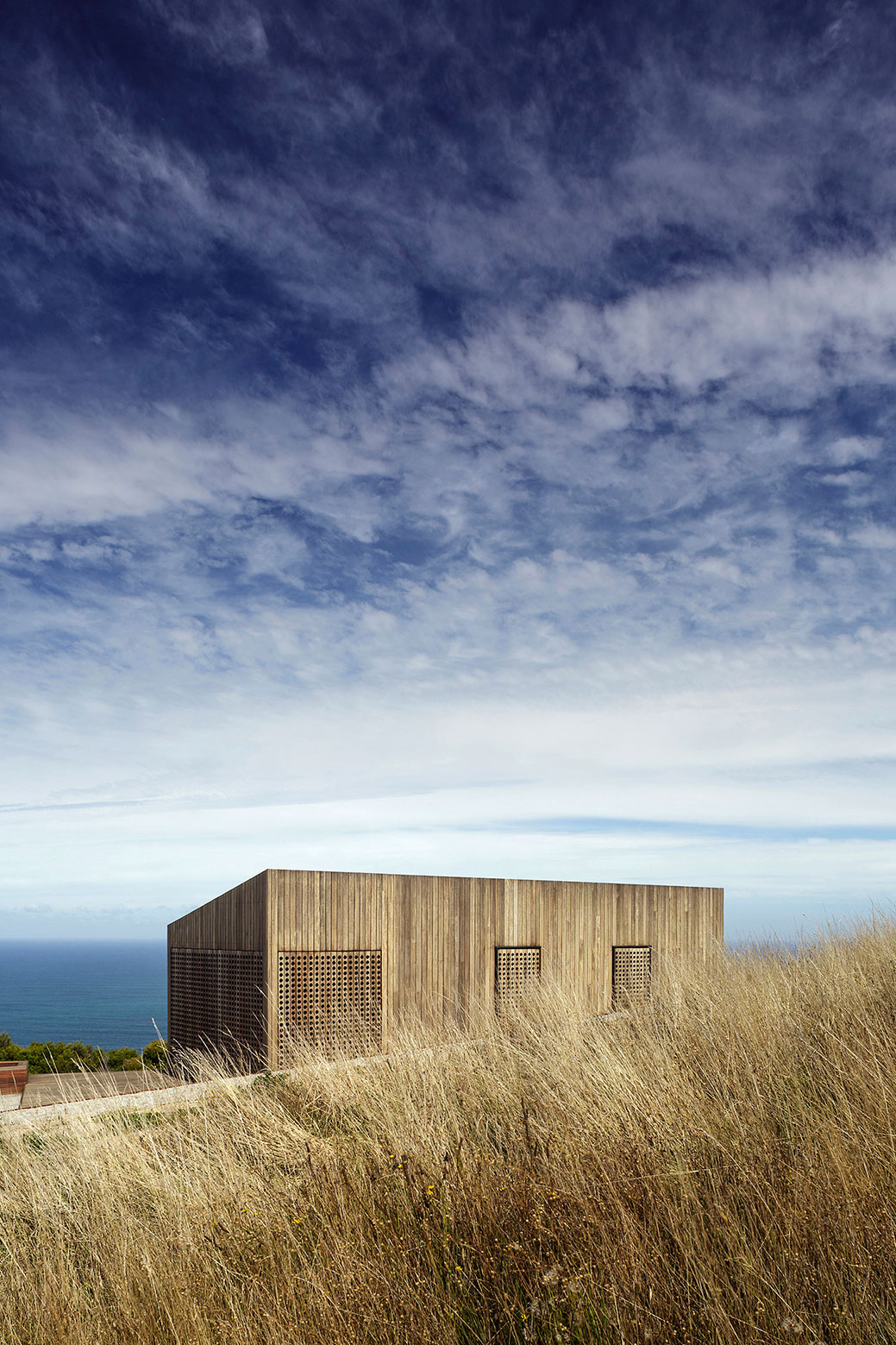 Moonlight cabin retreat with great sea views by Jackson Clements Burrows-03