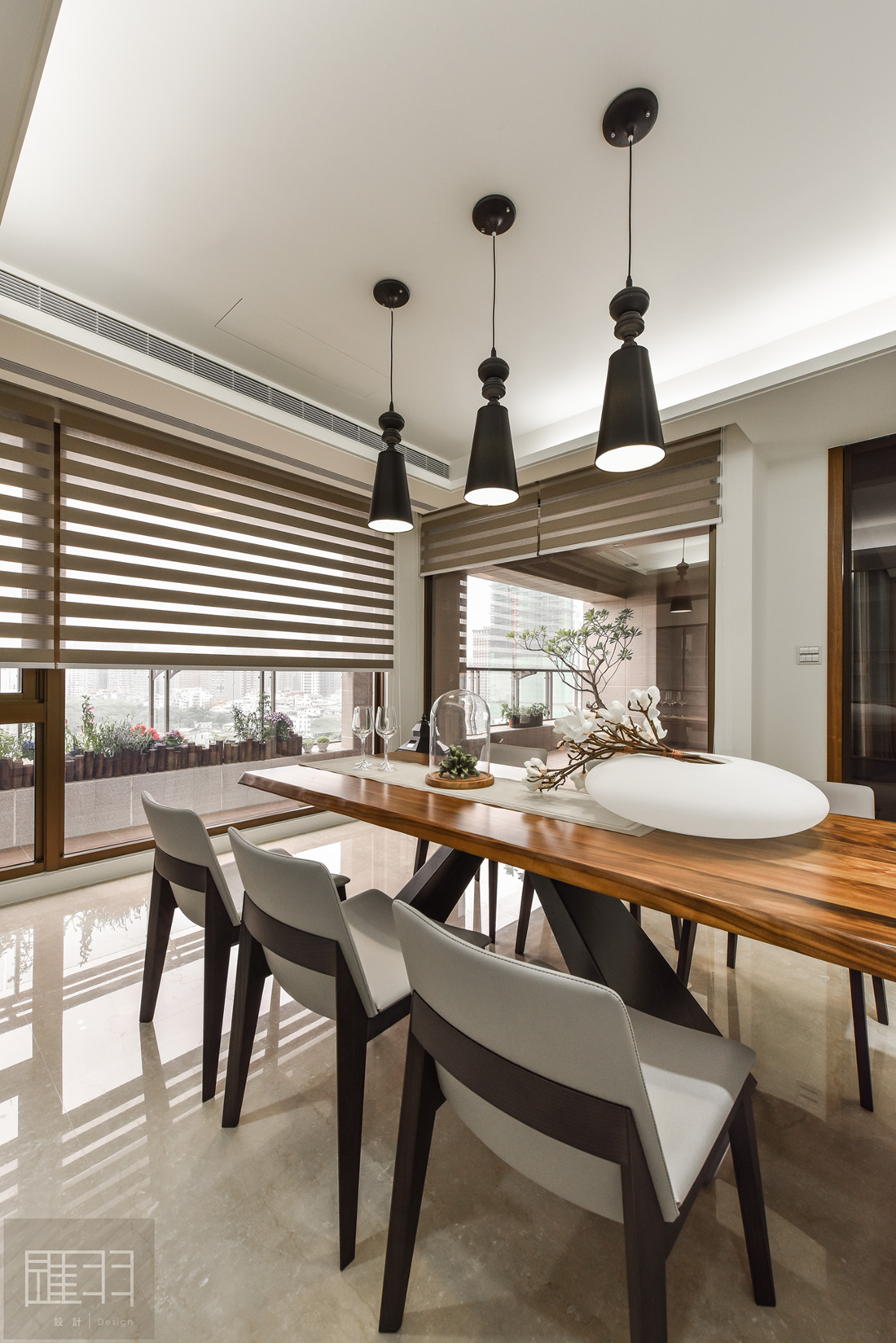 Wood and earthy colour palette modern apartment by Manson Hsiao of Hui-yu Interior Design-16