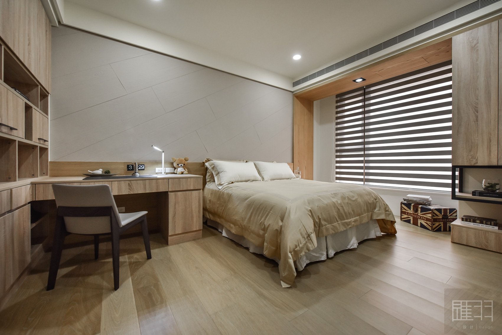 Wood and earthy colour palette modern apartment by Manson Hsiao of Hui-yu Interior Design-20