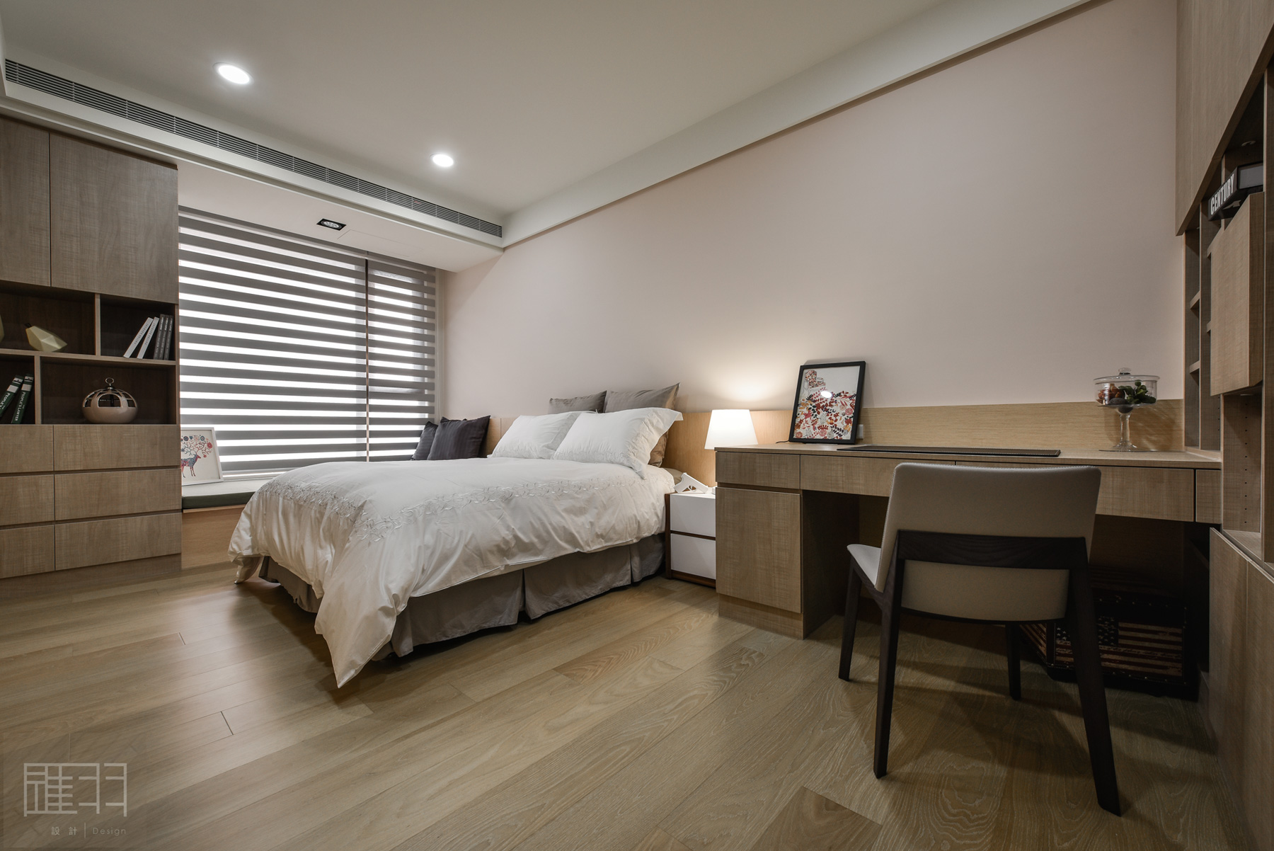 Wood and earthy colour palette modern apartment by Manson Hsiao of Hui-yu Interior Design-22