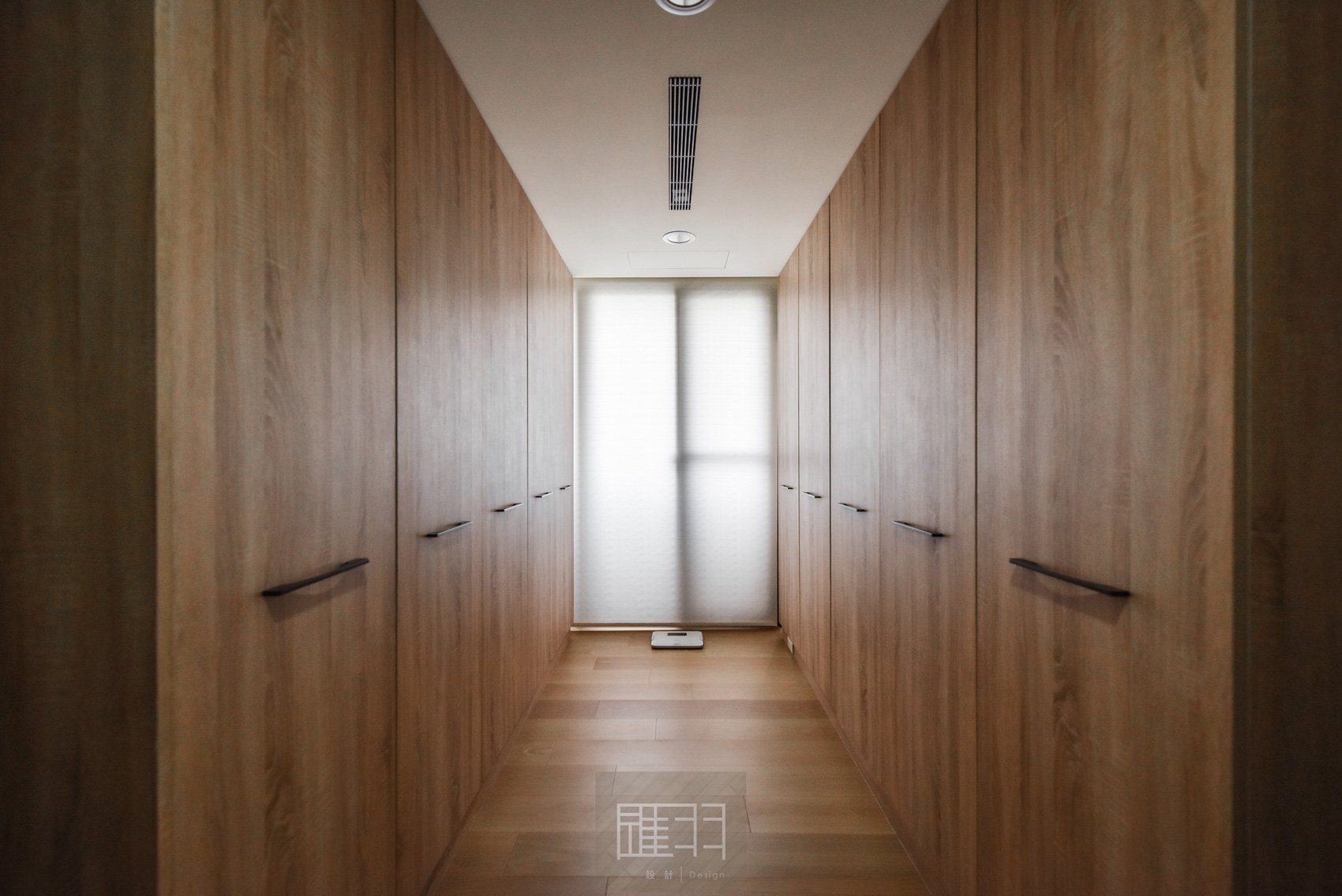 Wood and earthy colour palette modern apartment by Manson Hsiao of Hui-yu Interior Design-25