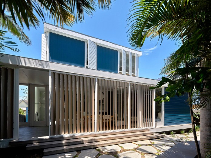 Beach-House-on-Stilts-by-Luigi-Rosselli-Architects-08