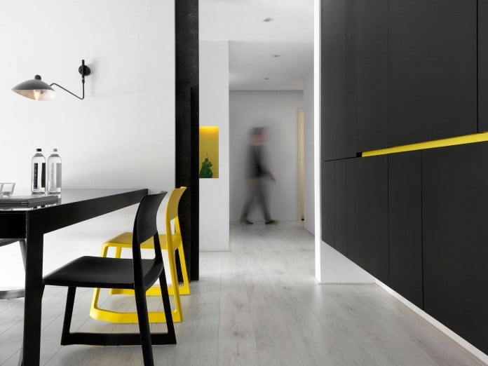 Black,-white-and-yellow-accents-of-H-Residence-by-Z-AXIS-DESIGN-10