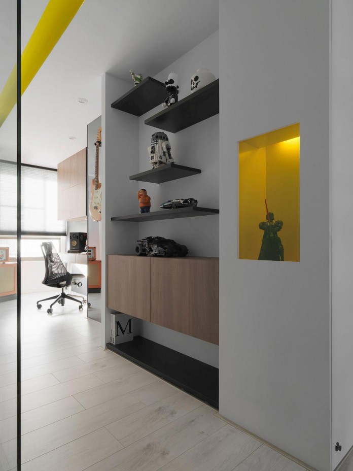 Black,-white-and-yellow-accents-of-H-Residence-by-Z-AXIS-DESIGN-16