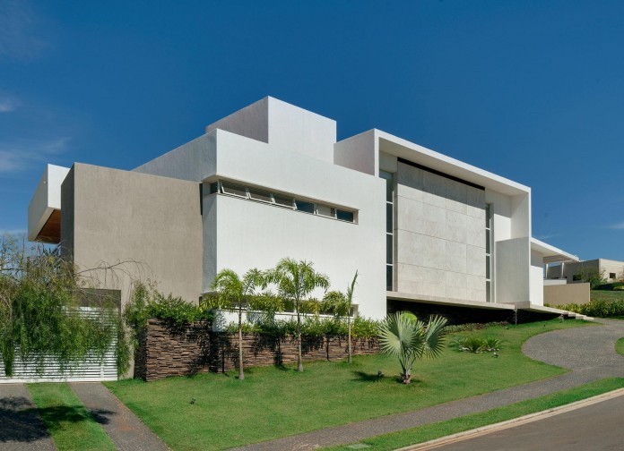 House-Araguaia-OM-by-Dayala-+-Rafael-Estúdio-de-Arquitetura-02
