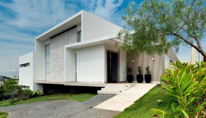 House-Araguaia-OM-by-Dayala-+-Rafael-Estúdio-de-Arquitetura-04