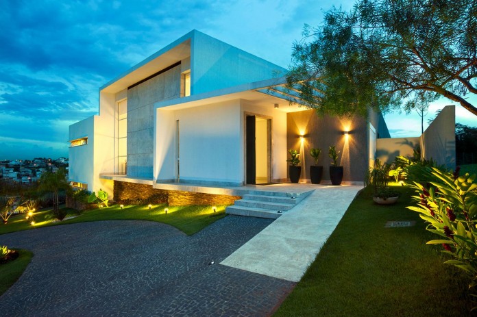 House-Araguaia-OM-by-Dayala-+-Rafael-Estúdio-de-Arquitetura-10