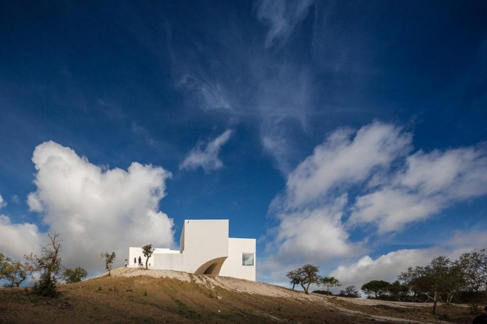 House-in-Fontinha-by-Aires-Mateus-&-Associados-05
