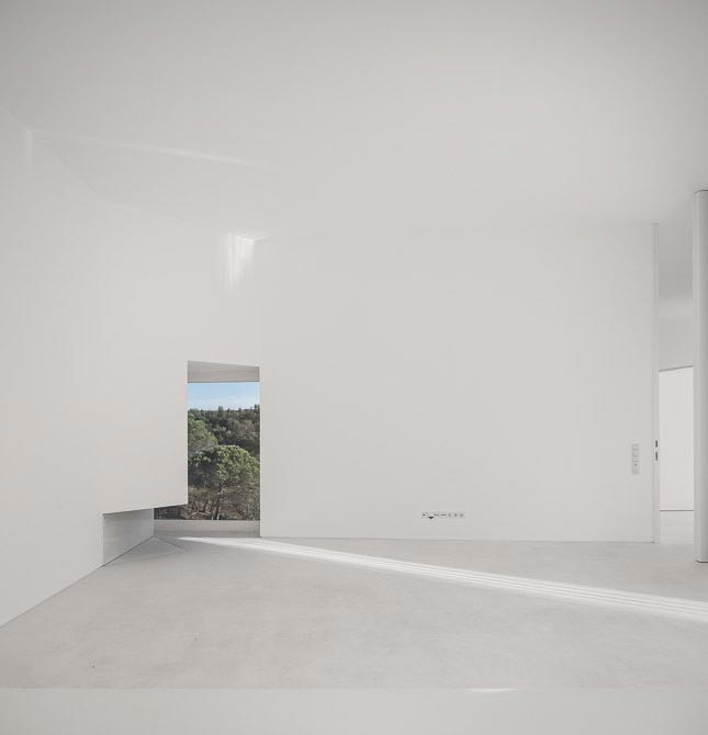 House-in-Fontinha-by-Aires-Mateus-&-Associados-13