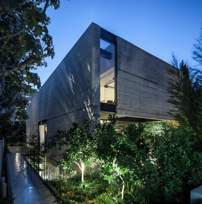 SB-House-by-Pitsou-Kedem-Architects-25
