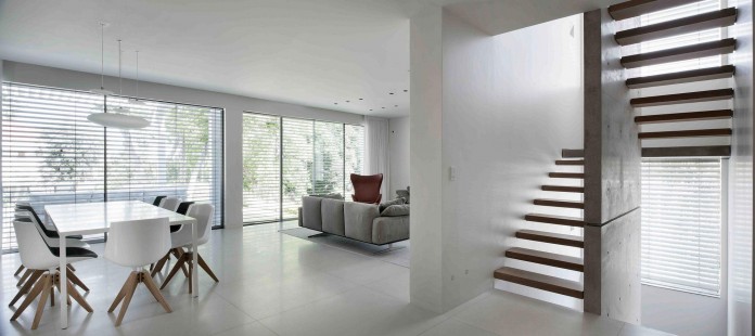 An-Aluminium-Vested-Home-by-Studio-de-Lange-03
