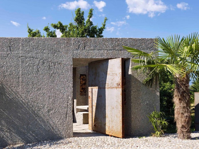 Concrete-House-in-Caviano-near-Lake-Maggiore-by-Wespi-de-Meuron-Romeo-architects-03
