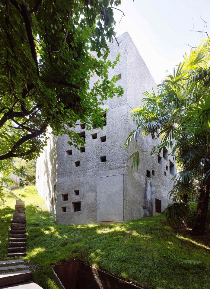 Concrete-House-in-Caviano-near-Lake-Maggiore-by-Wespi-de-Meuron-Romeo-architects-07