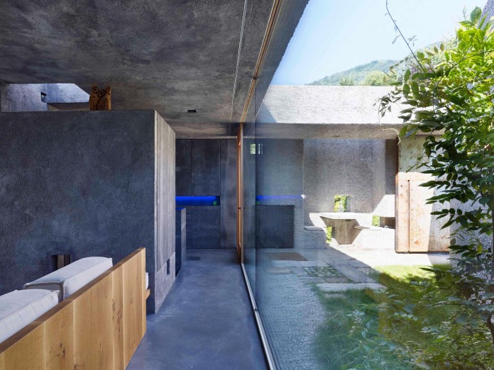 Concrete-House-in-Caviano-near-Lake-Maggiore-by-Wespi-de-Meuron-Romeo-architects-09