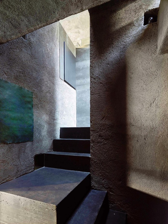 Concrete-House-in-Caviano-near-Lake-Maggiore-by-Wespi-de-Meuron-Romeo-architects-14