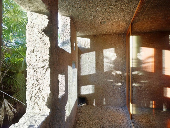 Concrete-House-in-Caviano-near-Lake-Maggiore-by-Wespi-de-Meuron-Romeo-architects-15