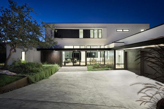 Contemporary-luxury-Lakeway-Residence-by-Clark-Richardson-Architects-05