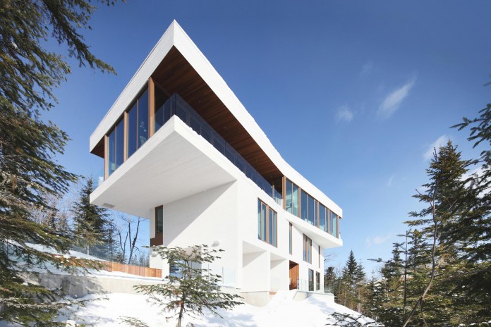 Grands-Jardins-Mountain-Residence-overlooking-the-St-Lawrence-River-by-Bourgeois-Lechasseur-Architectes-01