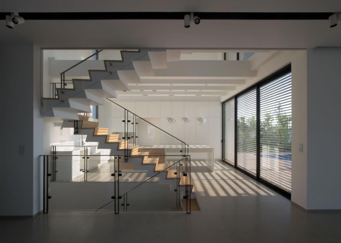 House-N-near-the-old-roman-city-of-Caesarea-by-Israel-Nottes-Architects-06
