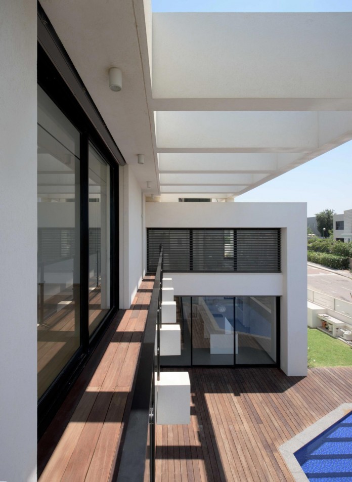 House-N-near-the-old-roman-city-of-Caesarea-by-Israel-Nottes-Architects-12