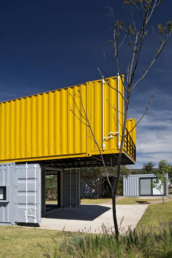 Huiini-House-made-of-four-shipping-containers,-located-in-the-Primavera-forest-by-S+-Diseno-04