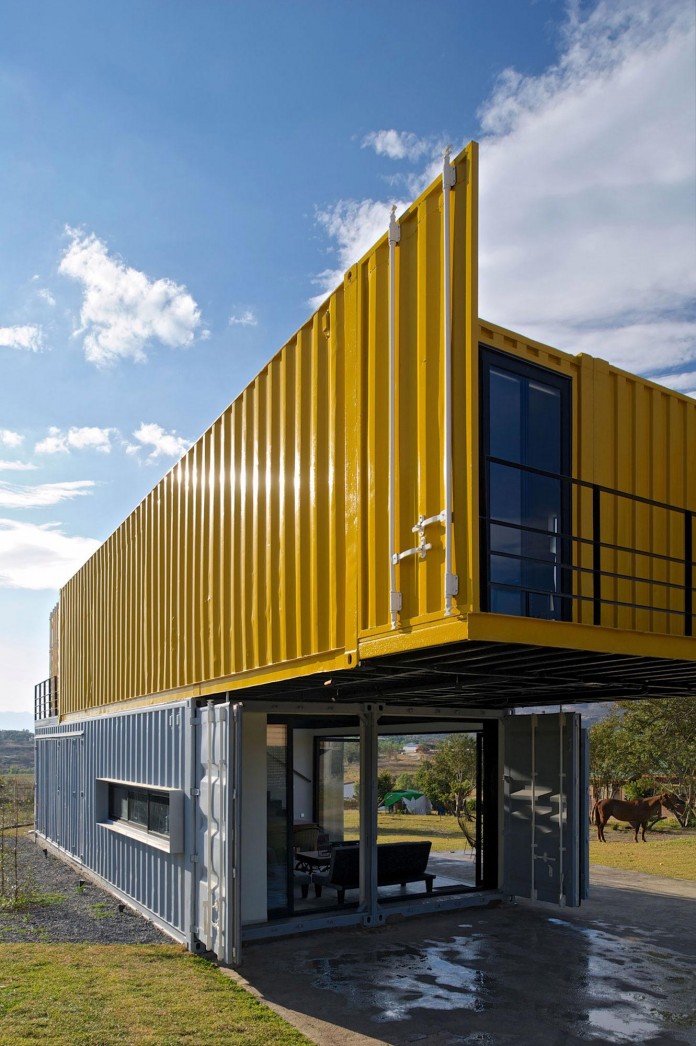 Huiini-House-made-of-four-shipping-containers,-located-in-the-Primavera-forest-by-S+-Diseno-06