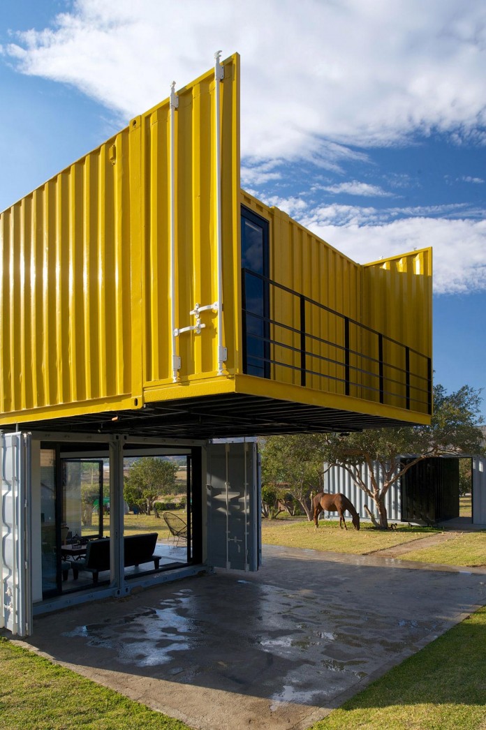 Huiini-House-made-of-four-shipping-containers,-located-in-the-Primavera-forest-by-S+-Diseno-07