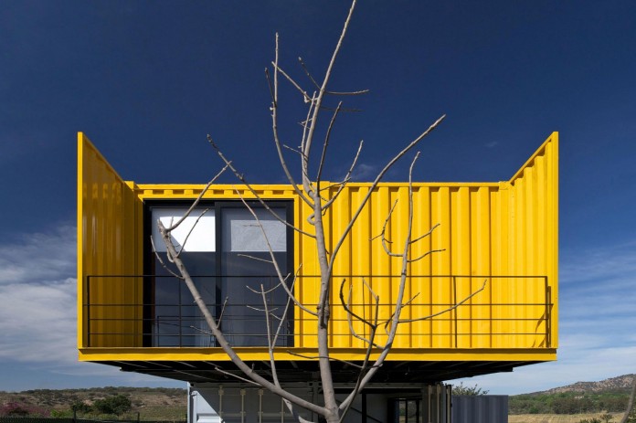 Huiini-House-made-of-four-shipping-containers,-located-in-the-Primavera-forest-by-S+-Diseno-09
