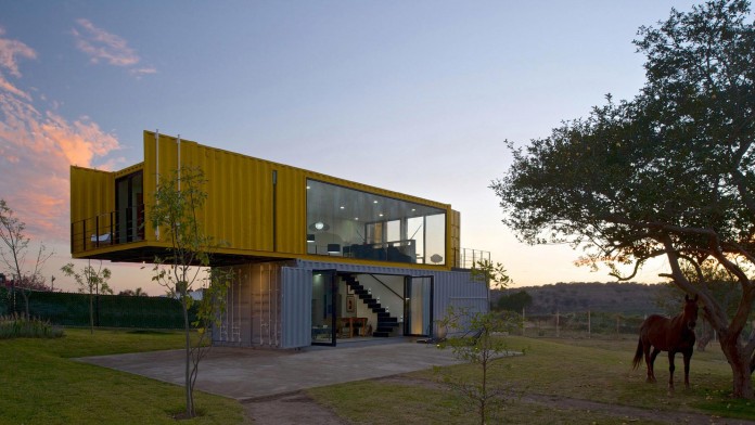Huiini-House-made-of-four-shipping-containers,-located-in-the-Primavera-forest-by-S+-Diseno-17