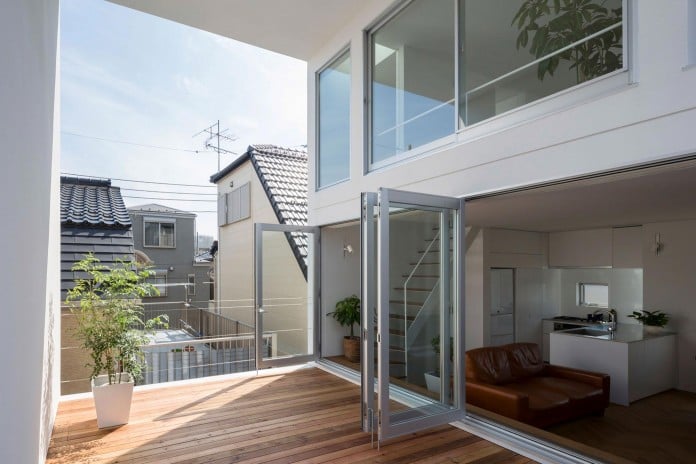 Little-Open-Air-House-with-a-big-Terrace-in-Tokyo-by-Takuro-Yamamoto-04