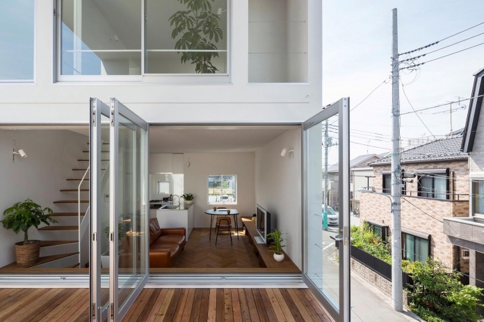 Little-Open-Air-House-with-a-big-Terrace-in-Tokyo-by-Takuro-Yamamoto-05