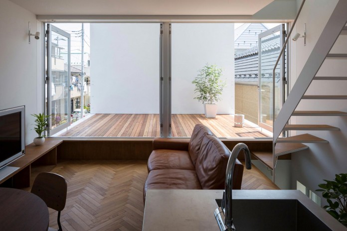Little-Open-Air-House-with-a-big-Terrace-in-Tokyo-by-Takuro-Yamamoto-07