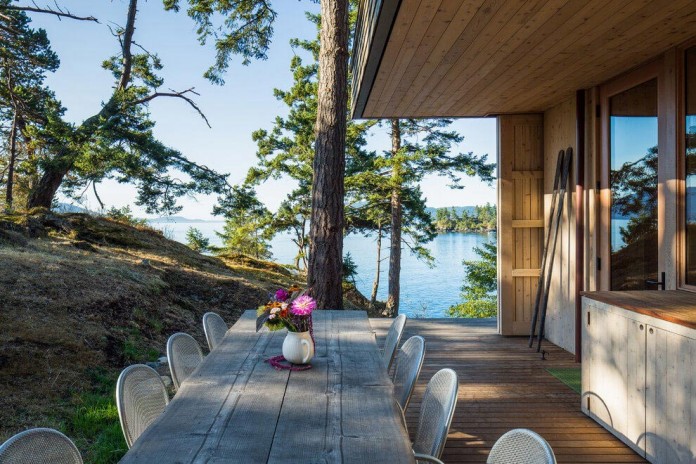 Lone-Madrone-Forrest-Retreat-by-Heliotrope-Architects-07
