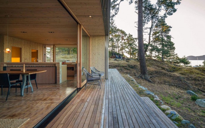 Lone-Madrone-Forrest-Retreat-by-Heliotrope-Architects-10