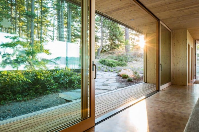 Lone-Madrone-Forrest-Retreat-by-Heliotrope-Architects-11