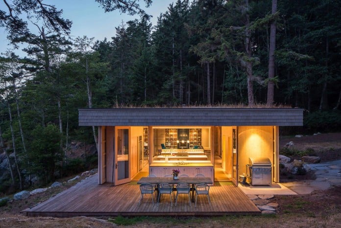Lone-Madrone-Forrest-Retreat-by-Heliotrope-Architects-23